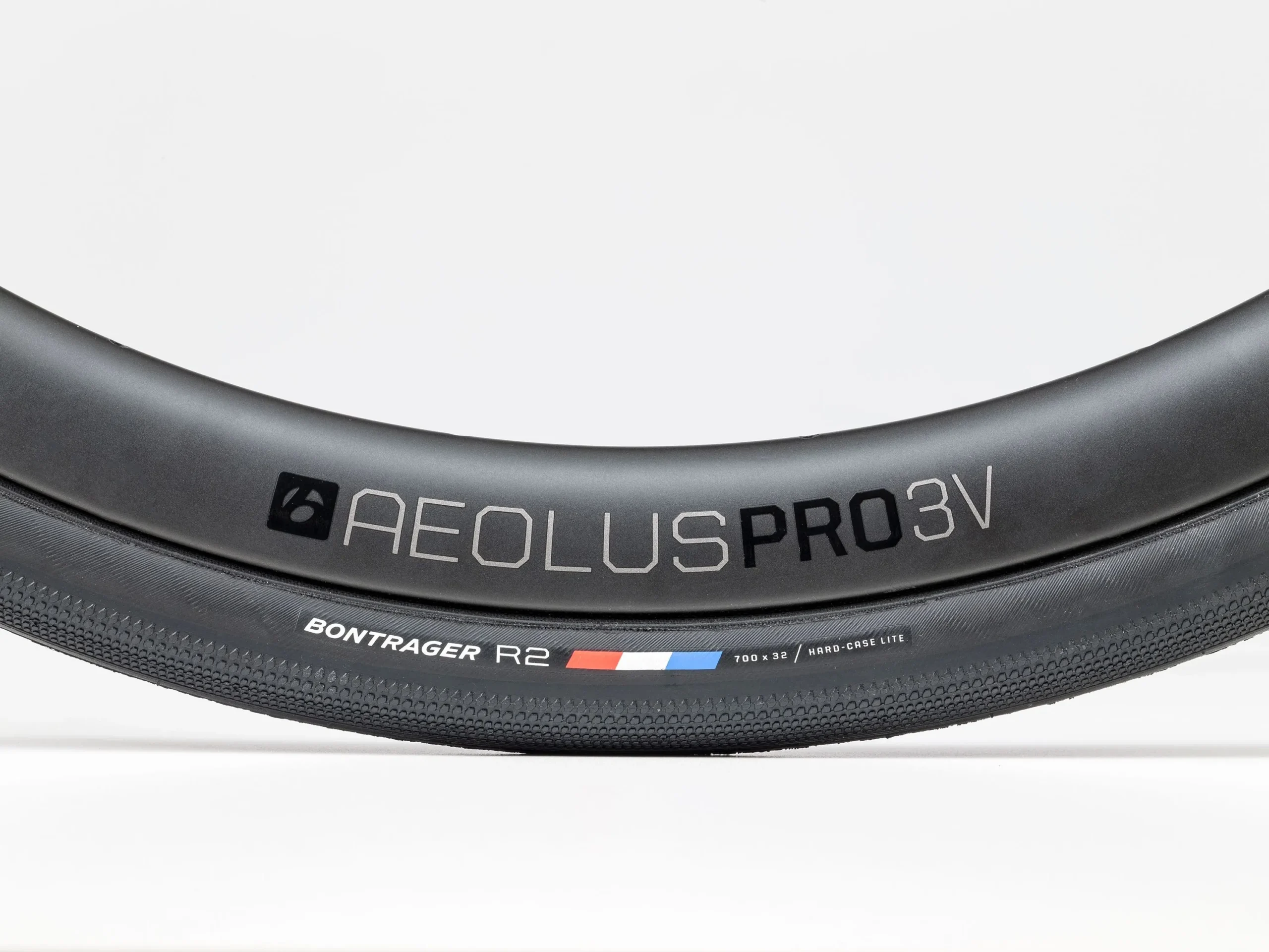 Däck Bontrager R2 Hard-Case Lite 700x23c