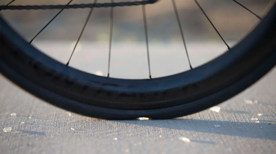 Däck Bontrager R2 Hard-Case Lite 700x23c