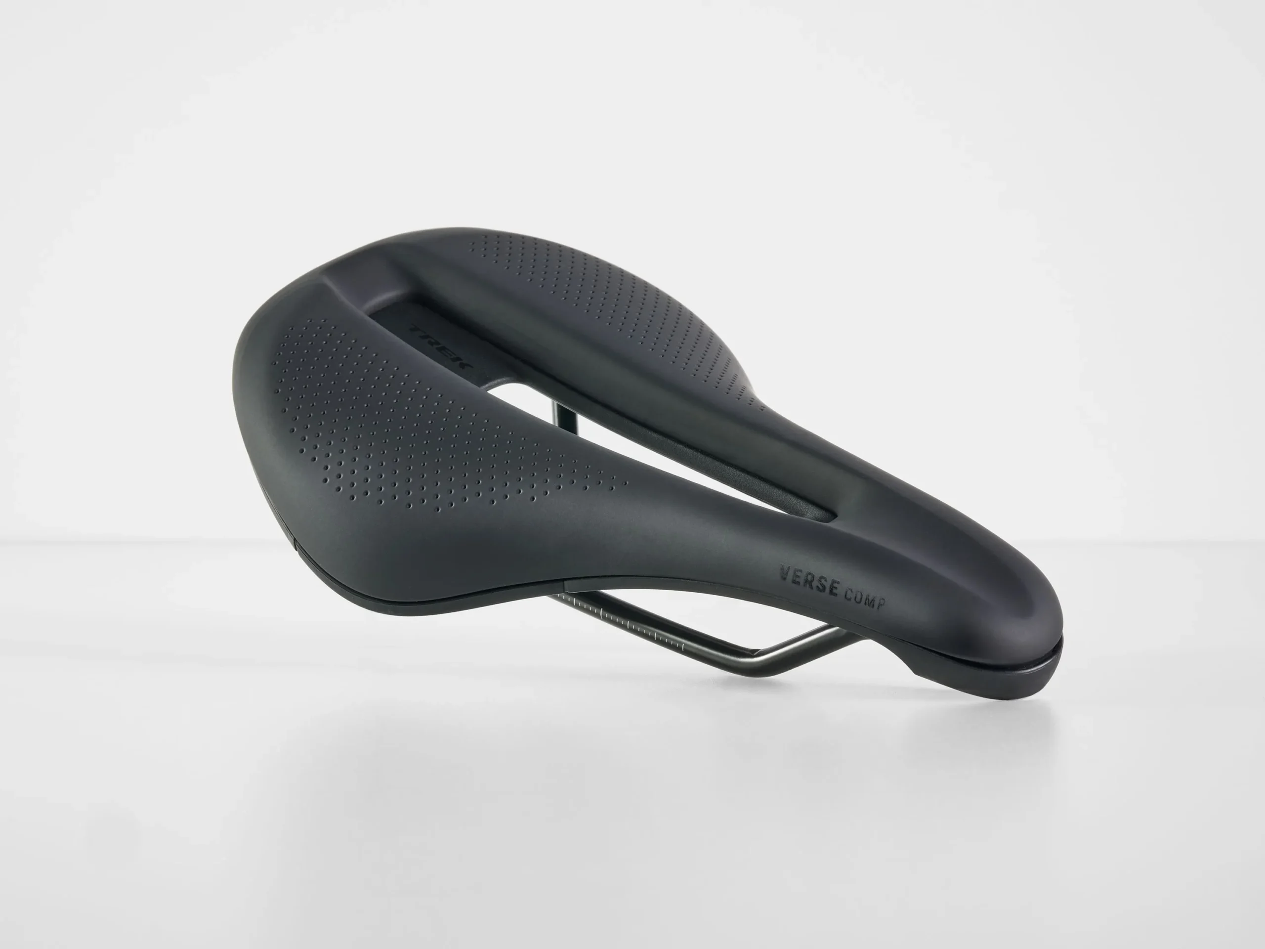 Sadel Trek Verse kort 155 mm Comp Svart