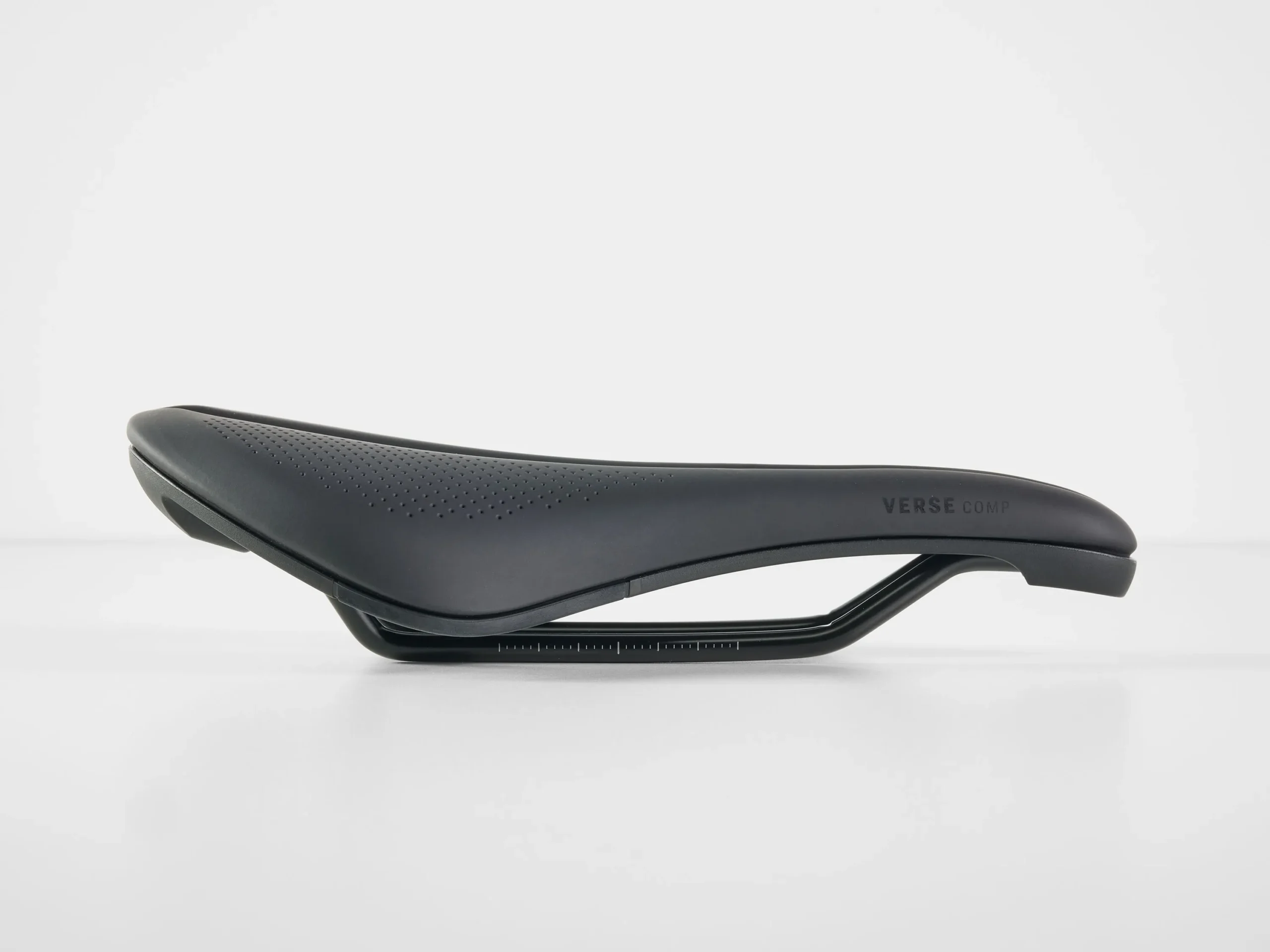 Sadel Trek Verse kort 145 mm Comp Svart