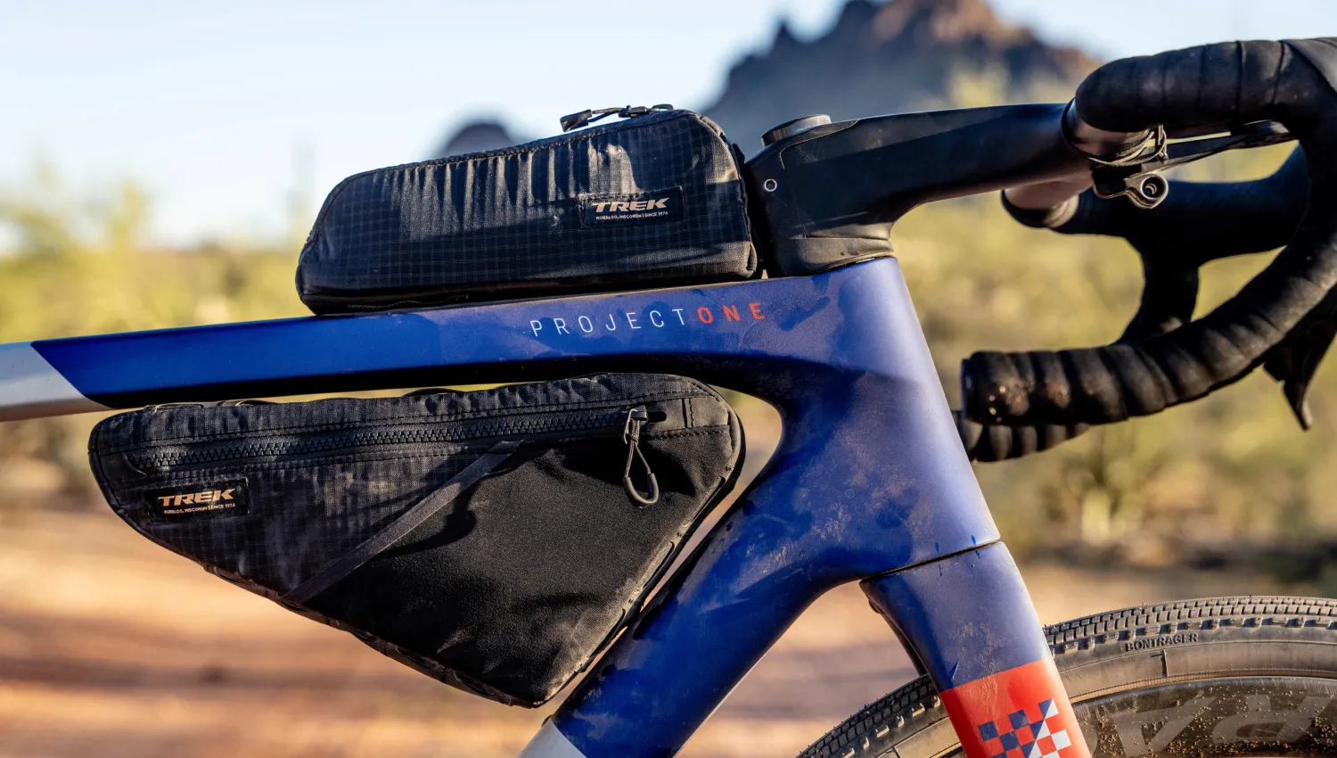 Väska Trek Adventure trekantig ramväska 1 liter Sv