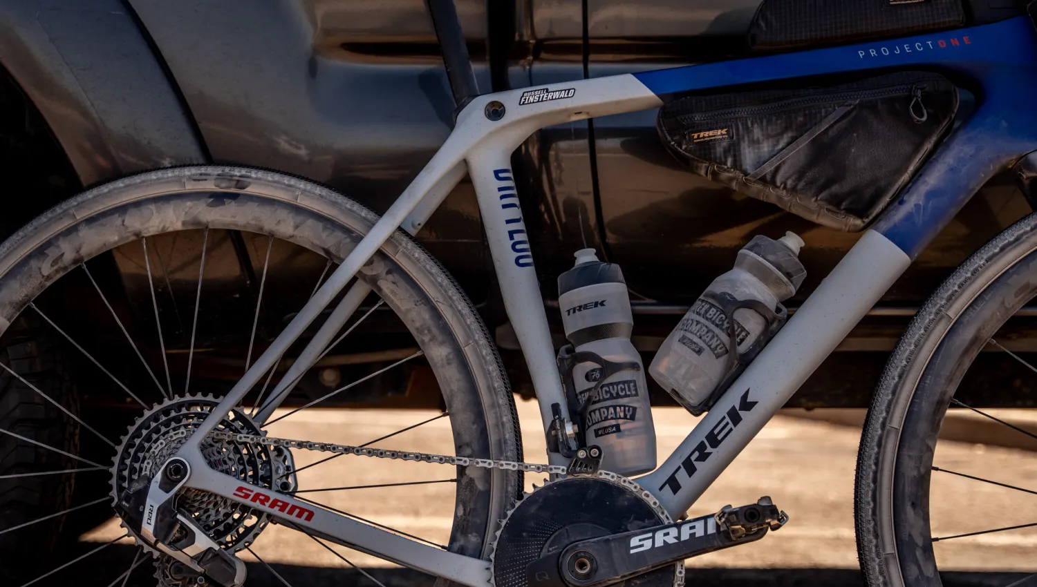 Väska Trek Adventure trekantig ramväska 1 liter Sv