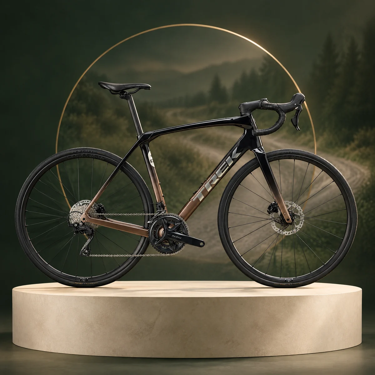 Trek Domane SL 5 i mörkgrön kampanjmiljö